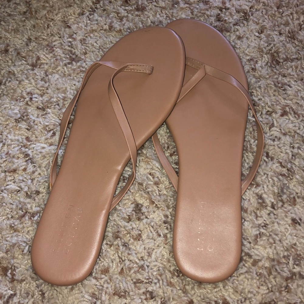 Lauren Conrad flip flops